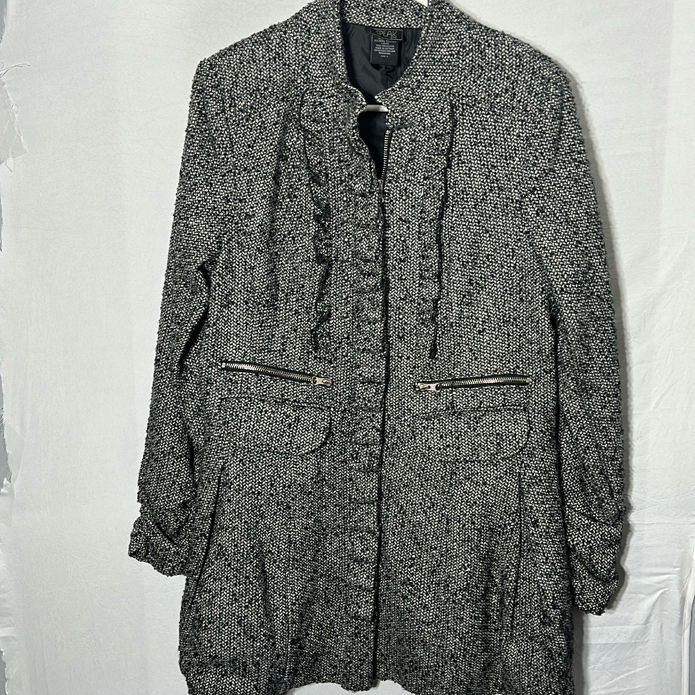Speak 2me black/white woman’s Coat Size Medium